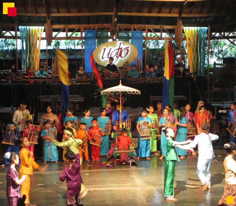 Wisata edukasi Saung Angklung Mang Udjo Bandung